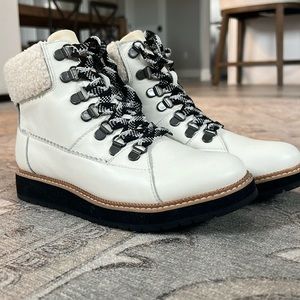 Gently worn Tom’s winter boots - size 6.5